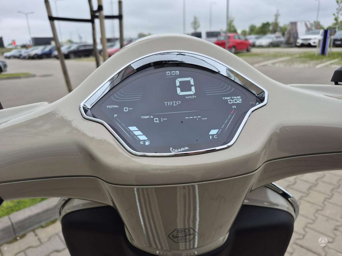 Piaggio Vespa 124cc, scooters / mopeds