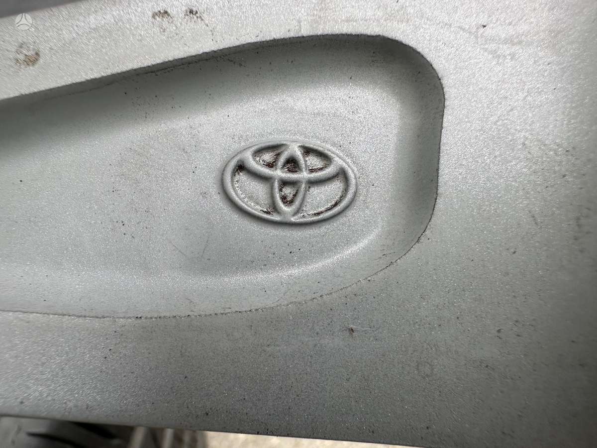 Toyota Prius +, легкосплавные , R17