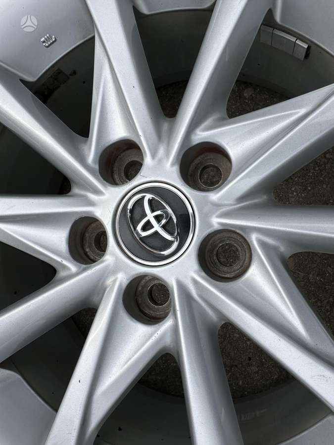 Toyota Prius +, легкосплавные , R17