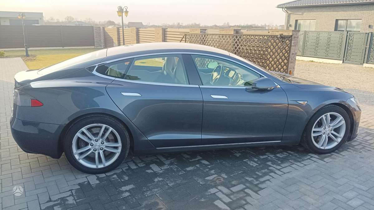 Tesla Model S, 70 кВт·ч, Седан