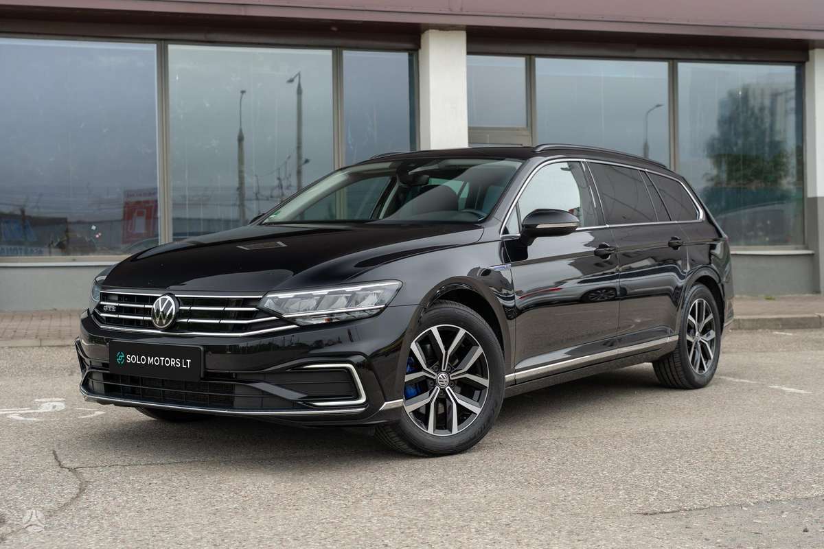 Volkswagen Passat - 1