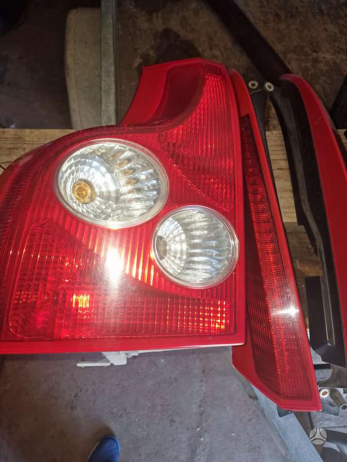 Volvo XC90 kėbulo dalys