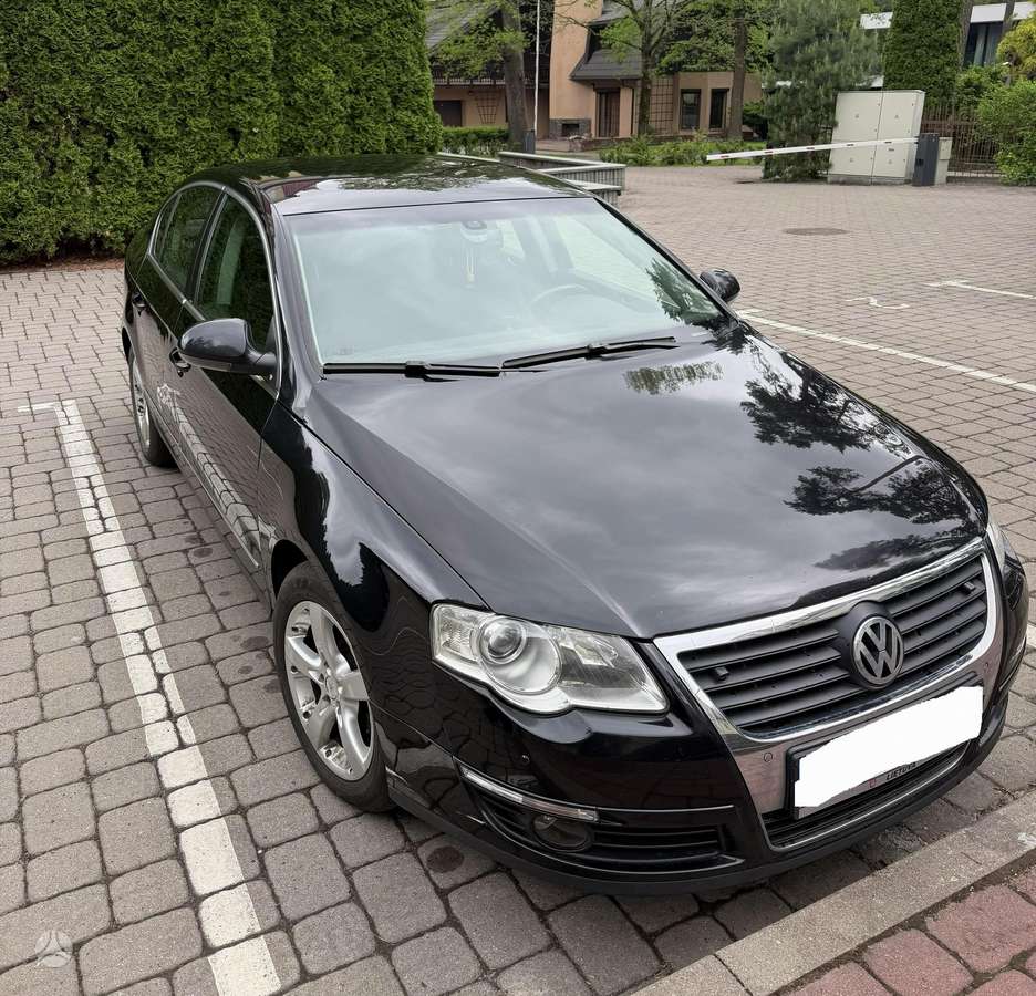 Volkswagen Passat - 1