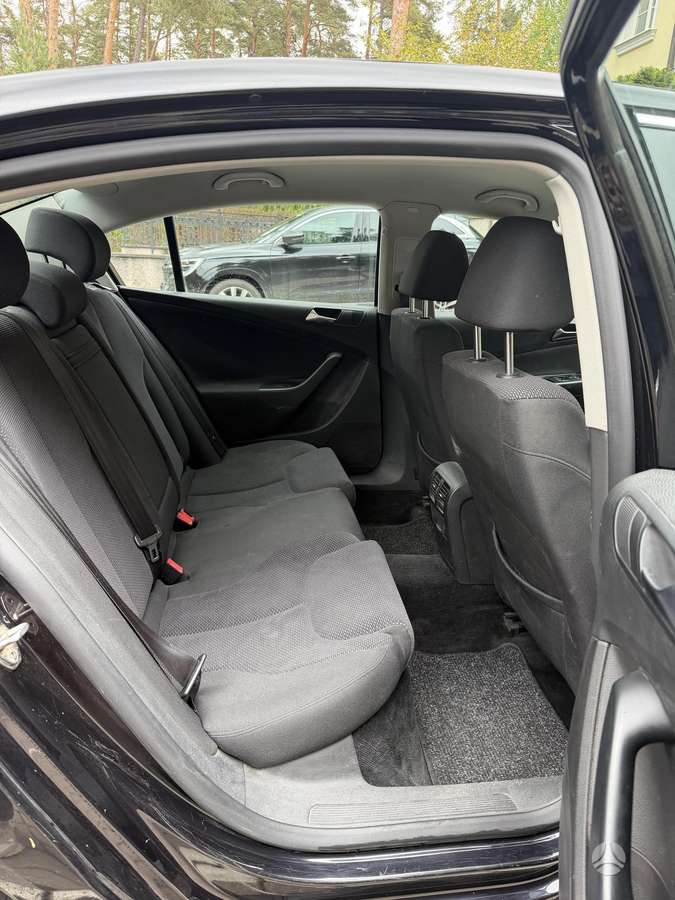 Volkswagen Passat - 11