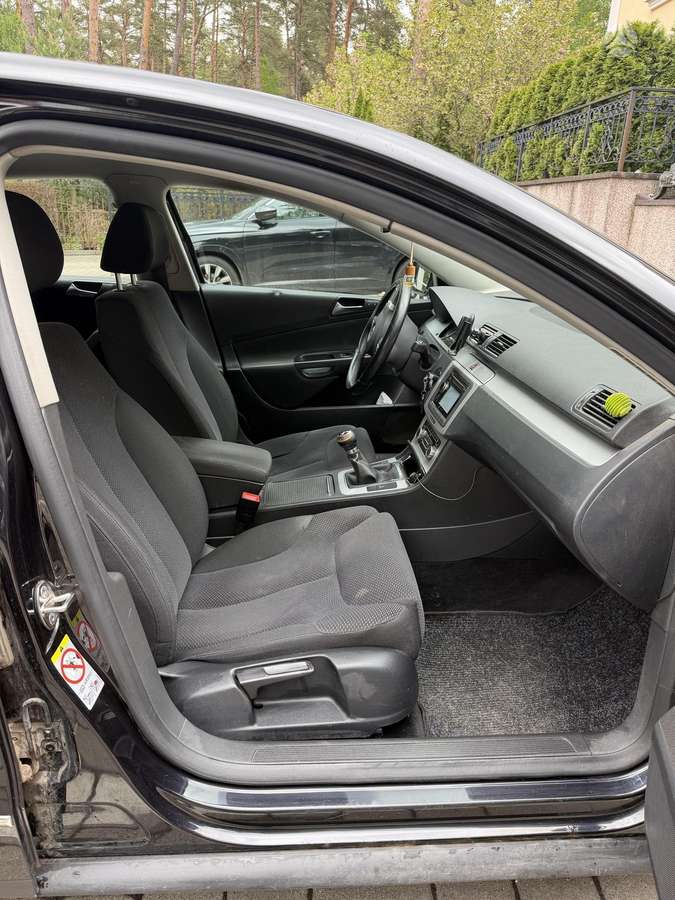 Volkswagen Passat - 12
