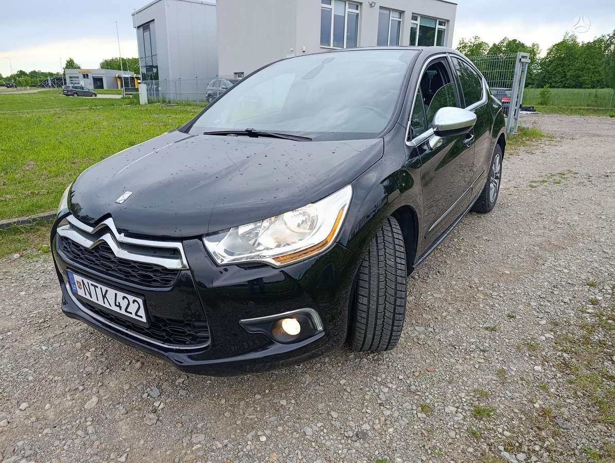 Citroen DS4, 1.2 l., hatchback