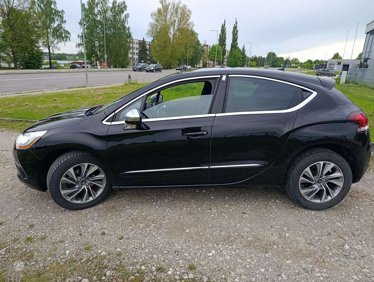 Citroen DS4, 1.2 l., hatchback