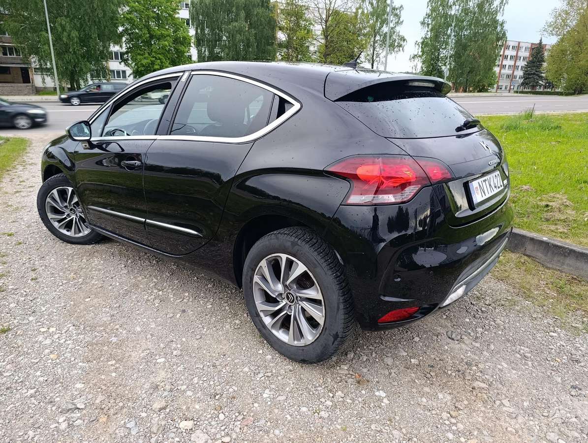 Citroen DS4, 1.2 l., hatchback