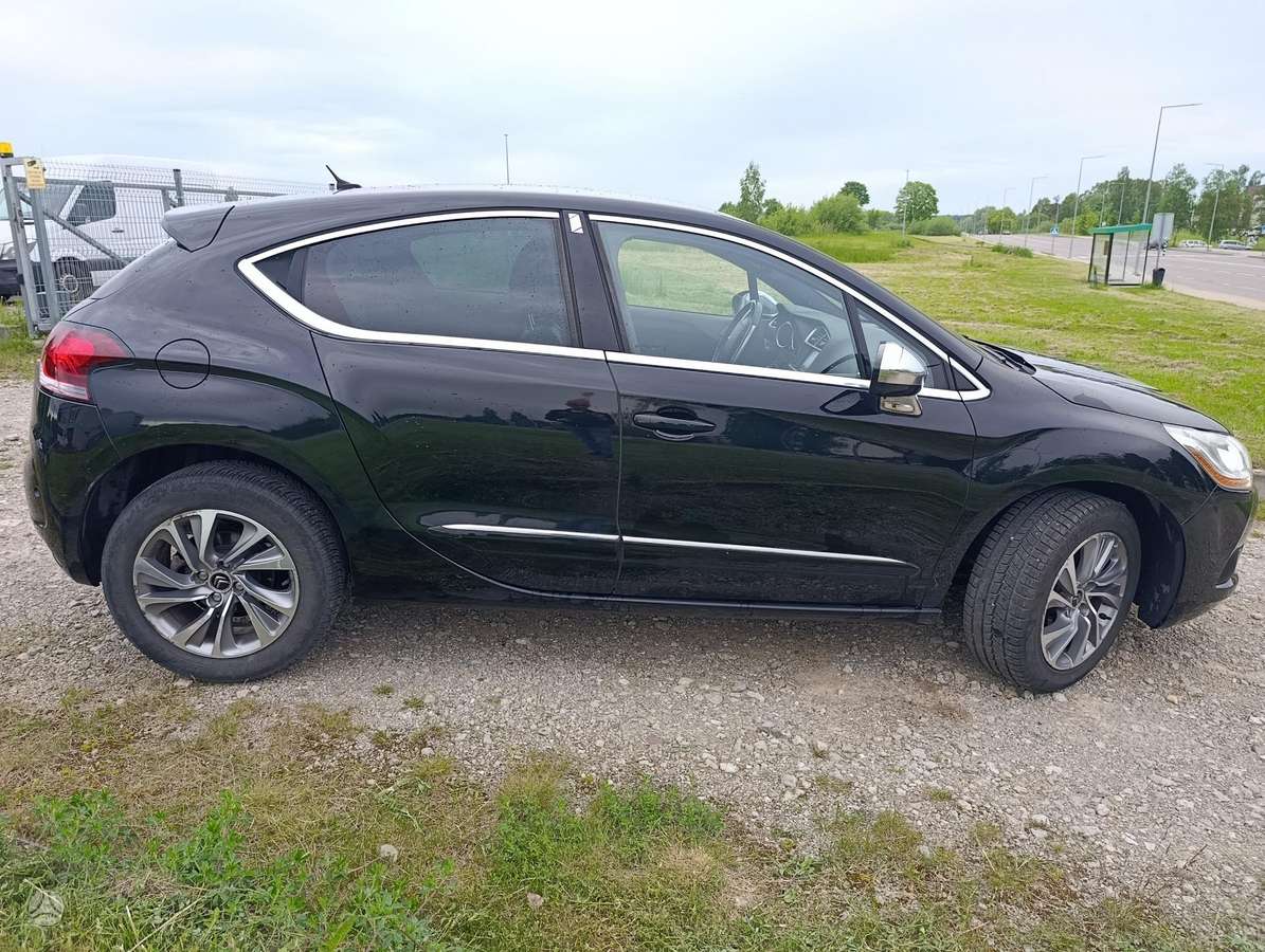 Citroen DS4, 1.2 l., hatchback