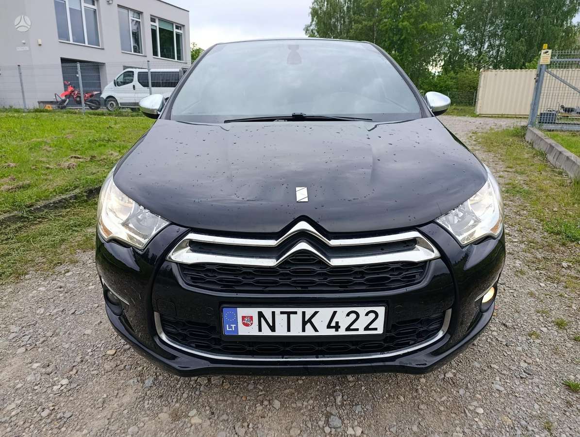 Citroen DS4, 1.2 l., hatchback