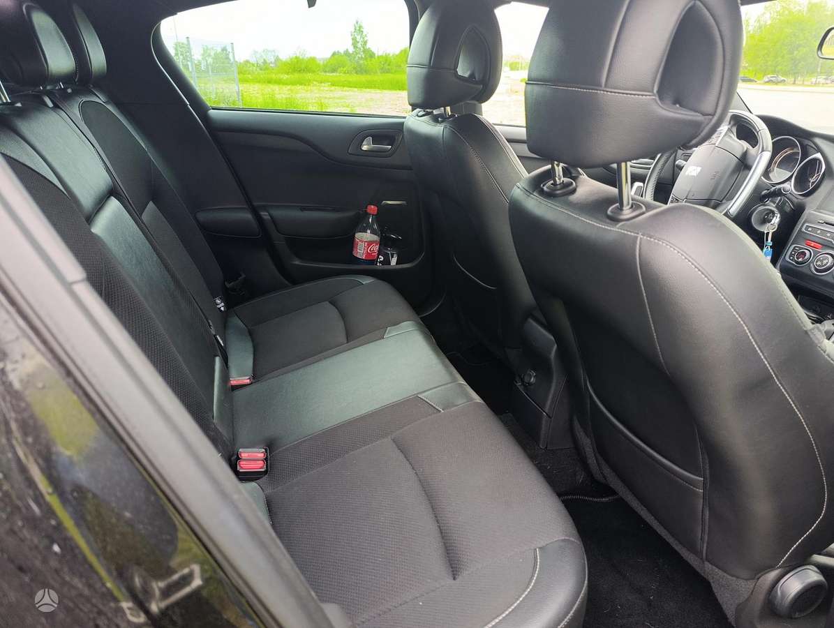 Citroen DS4, 1.2 l., hatchback