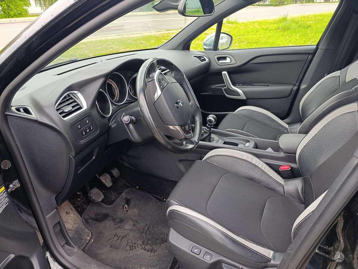 Citroen DS4, 1.2 l., hatchback