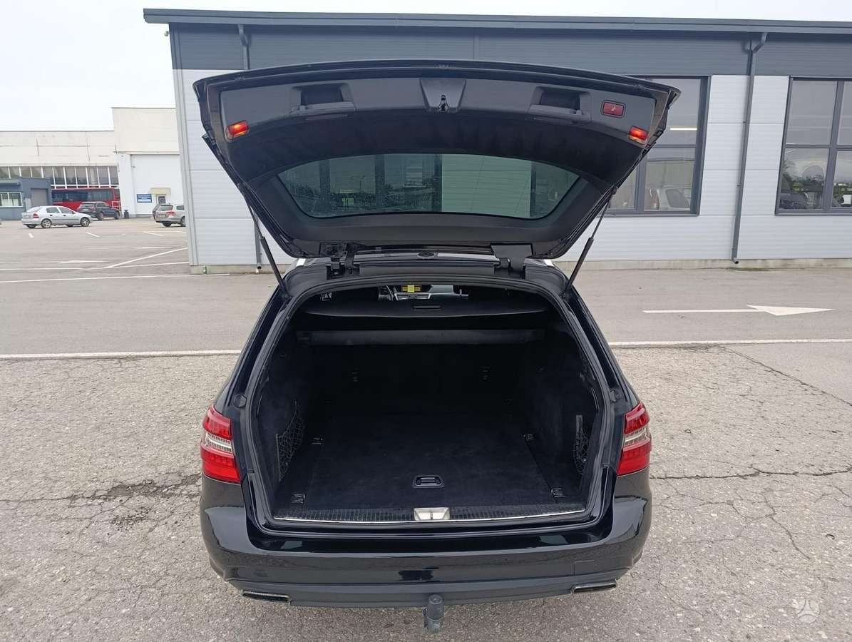 Mercedes-Benz E300, Универсал