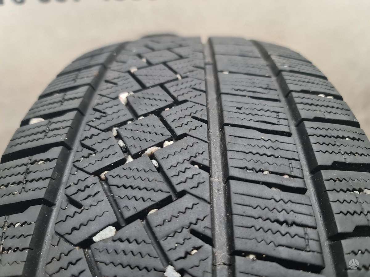 Pirelli Ice Zero, зимние 215/65 R16