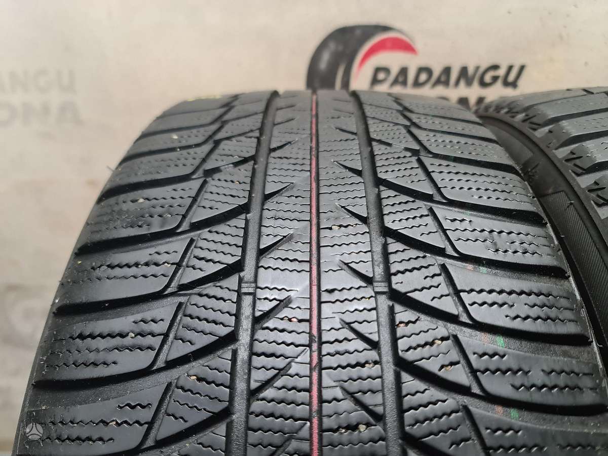 Bridgestone Blizzak LM 001, winter 225/40 R18