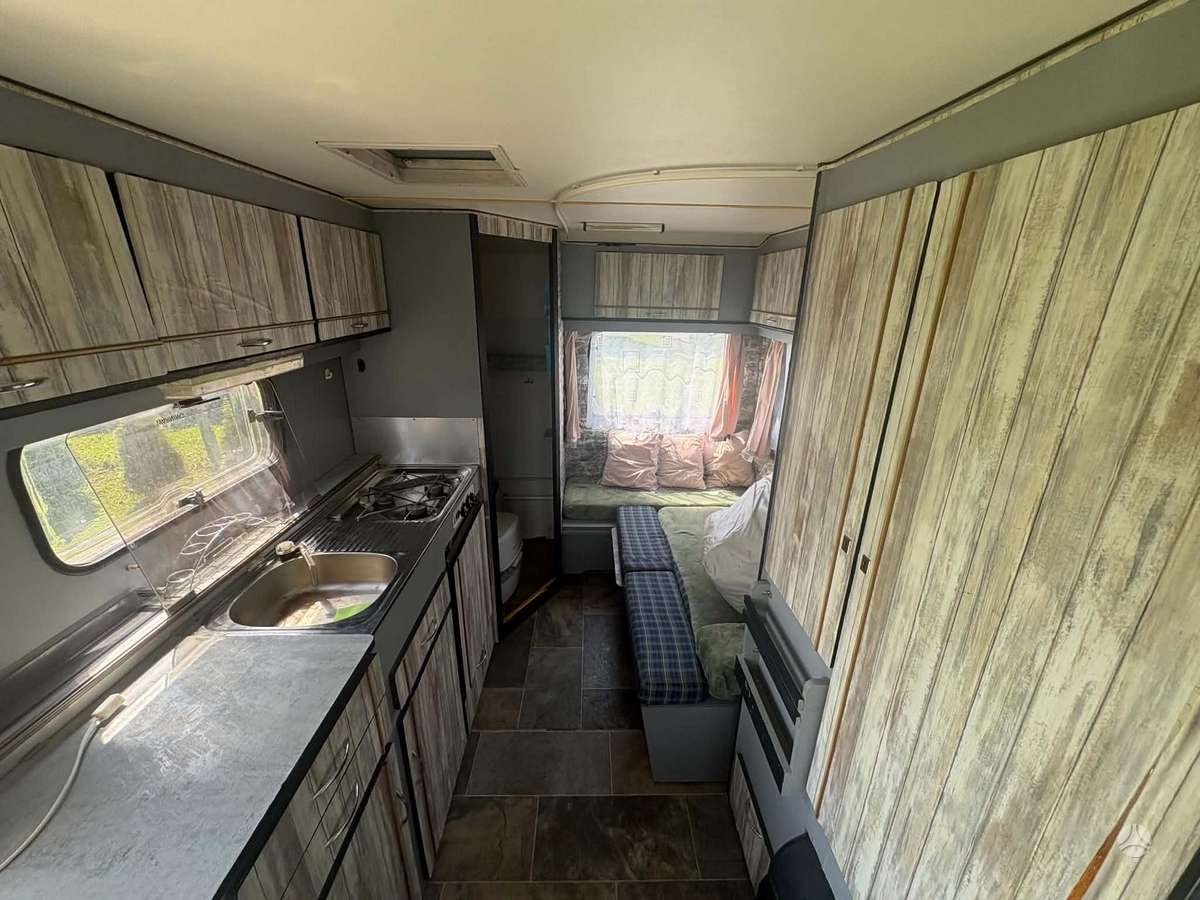 -Kita- Monza 407D, caravans