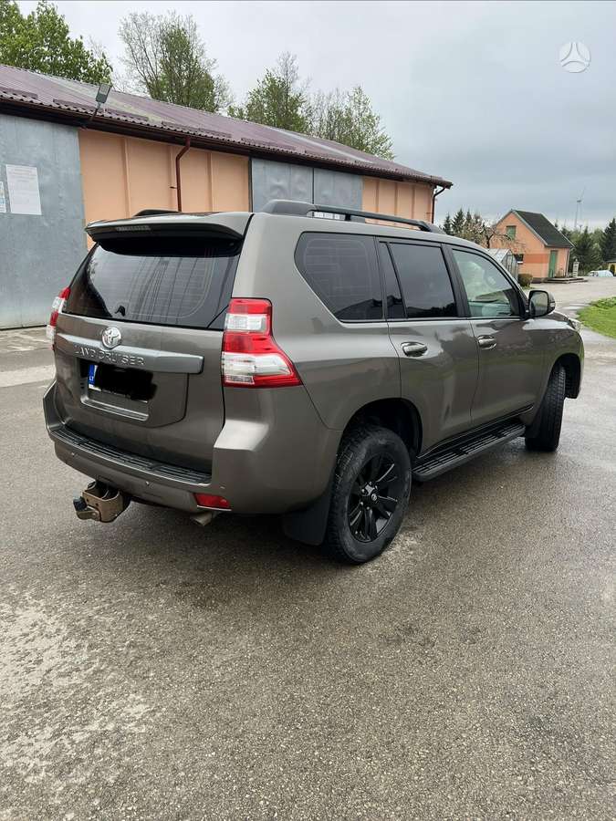 Toyota Land Cruiser - 4