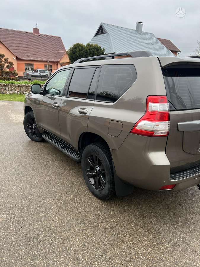 Toyota Land Cruiser - 5