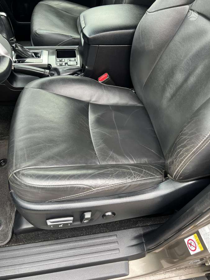 Toyota Land Cruiser - 7
