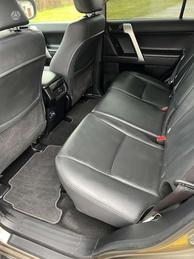 Toyota Land Cruiser - 8