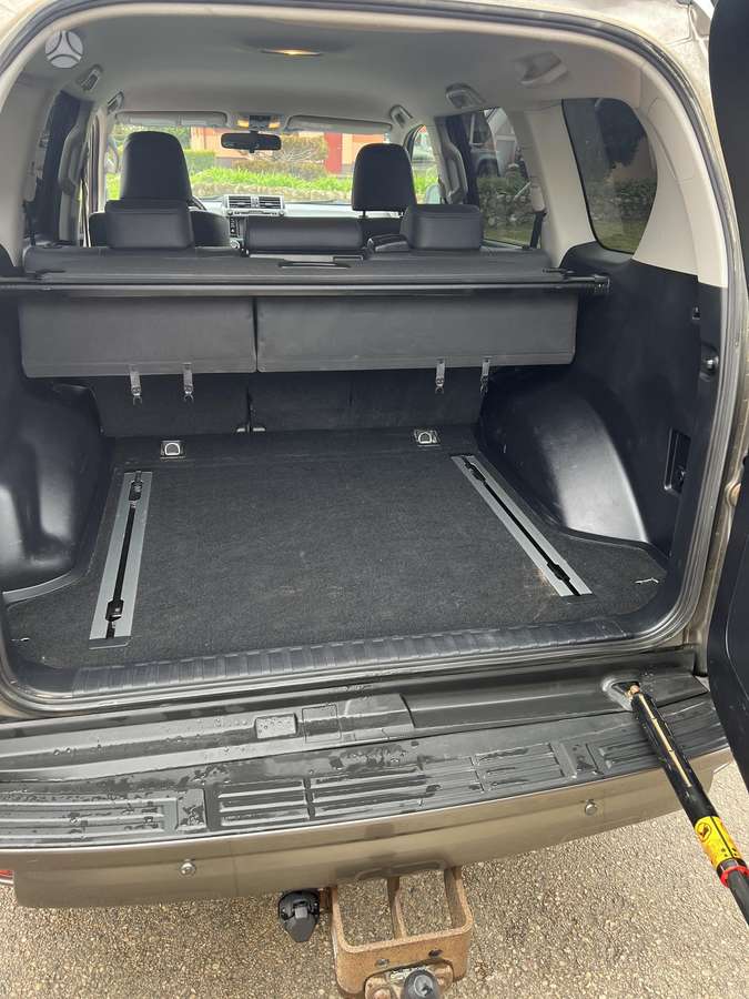Toyota Land Cruiser - 9