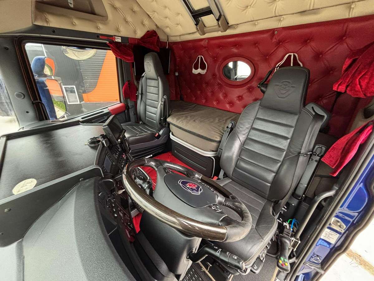Scania R730 8x4*4, шасси