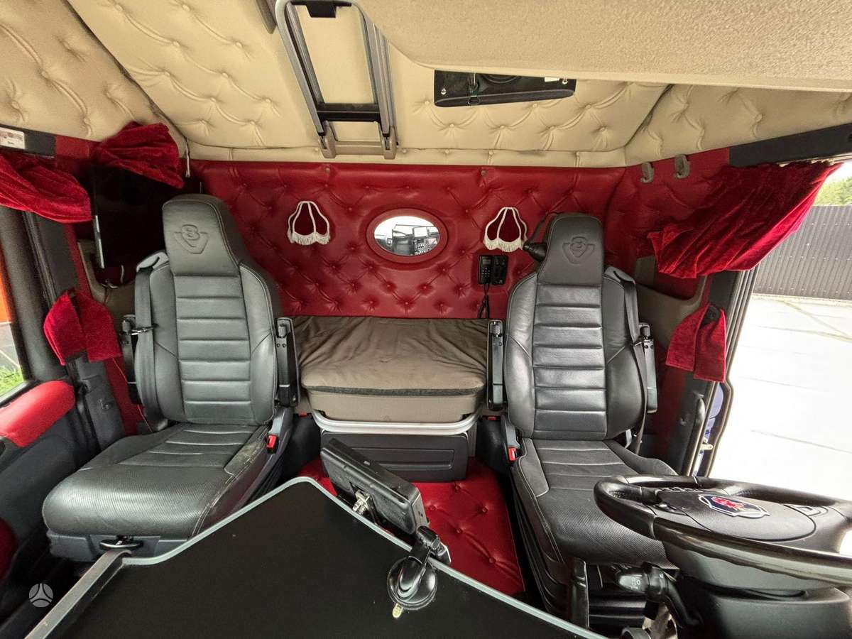 Scania R730 8x4*4, шасси