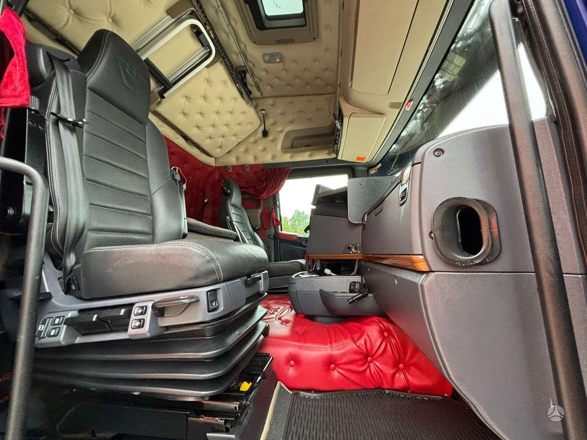 Scania R730 8x4*4, шасси