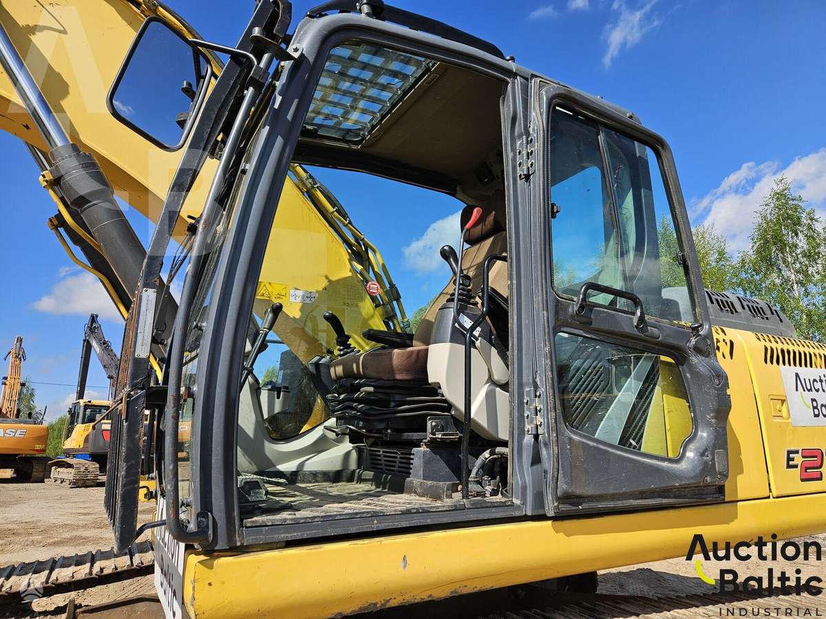 New Holland E 215 C, экскаваторы