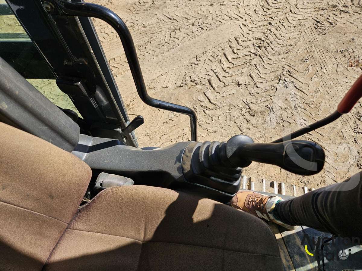 New Holland E 215 C, экскаваторы