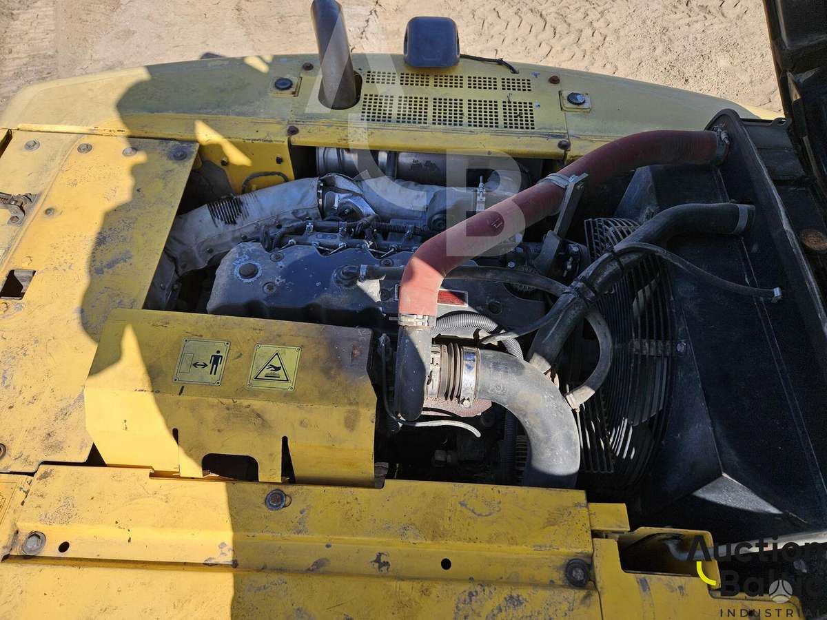 New Holland E 215 C, экскаваторы
