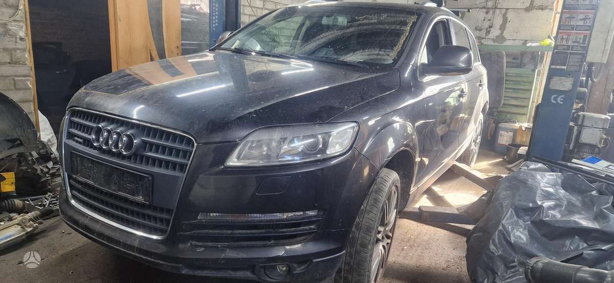 Audi Q7 for parts. Dalimis