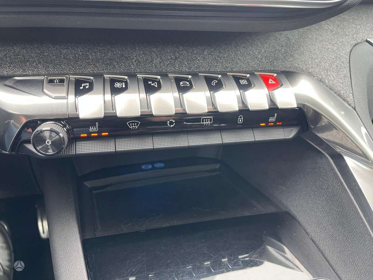 Peugeot 3008, 1.2 l., hatchback