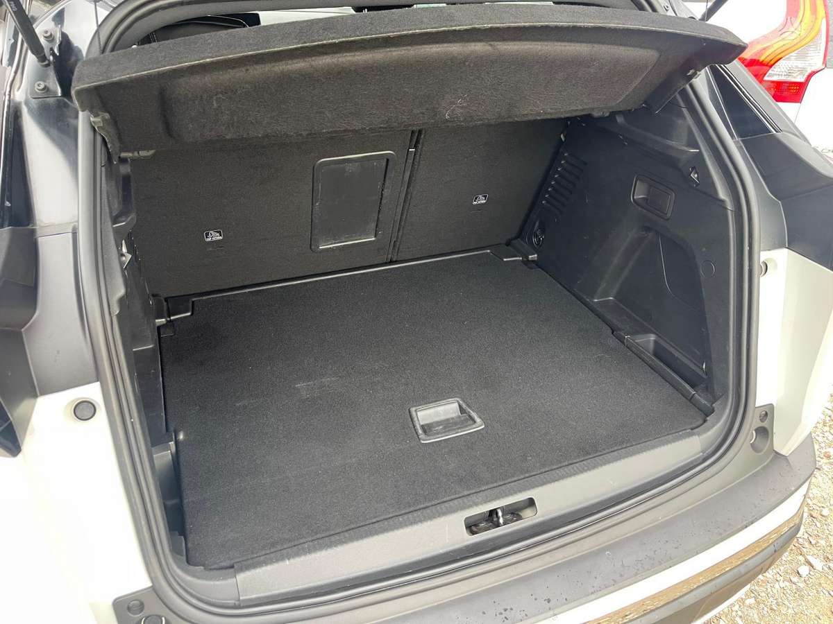 Peugeot 3008, 1.2 l., hatchback