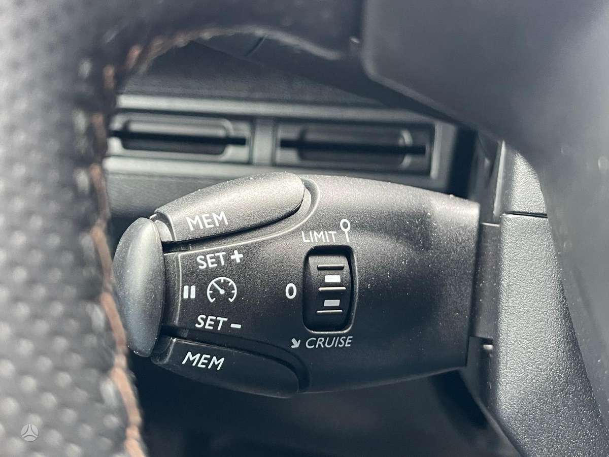 Peugeot 3008, 1.2 l., hatchback