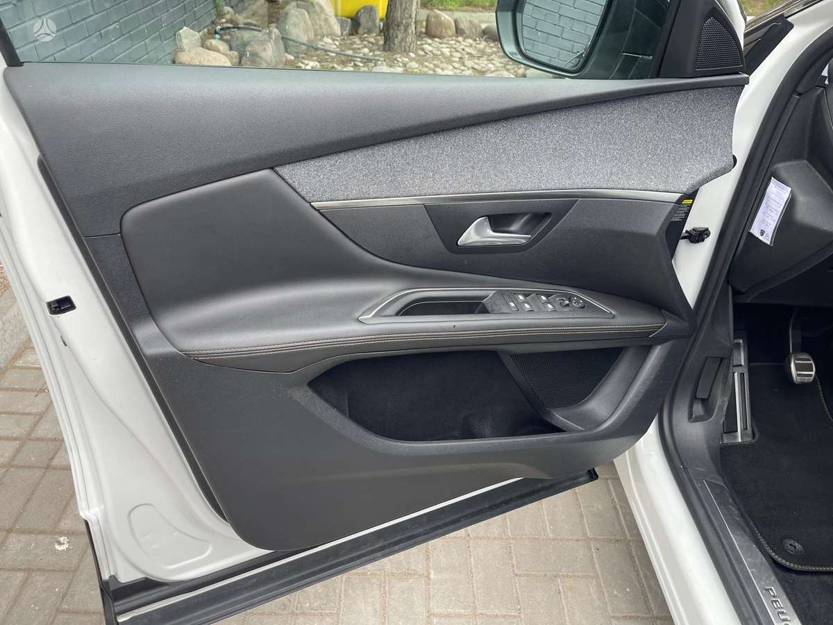 Peugeot 3008, 1.2 l., hatchback