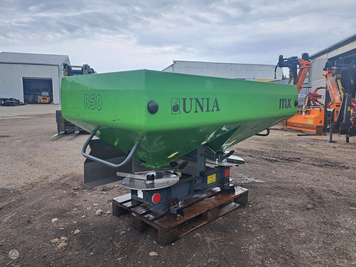 Unia MX 850, spreaders