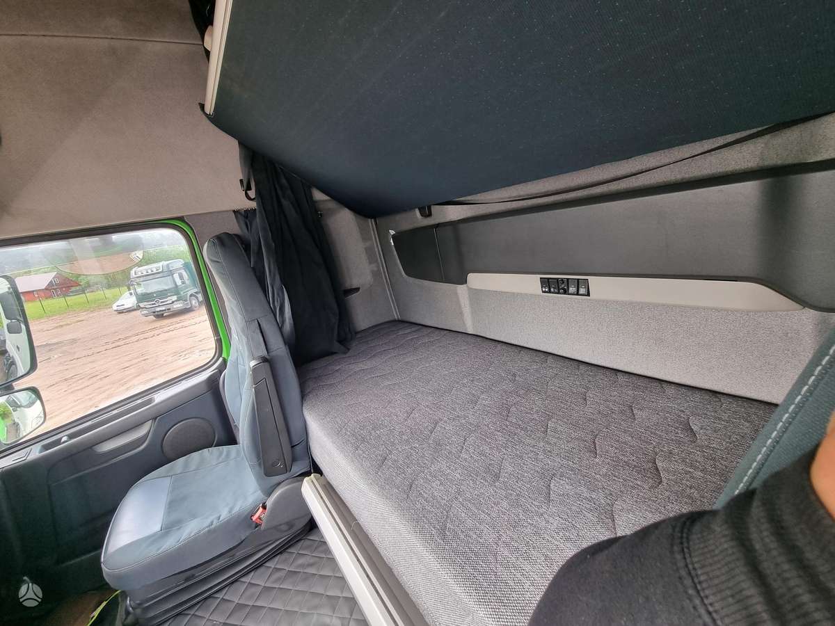 Volvo FH, single sleeper