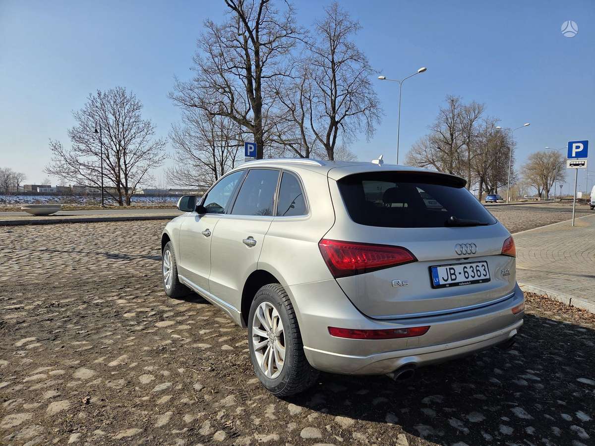 Audi Q5, 2.0 l., off-road / crossover