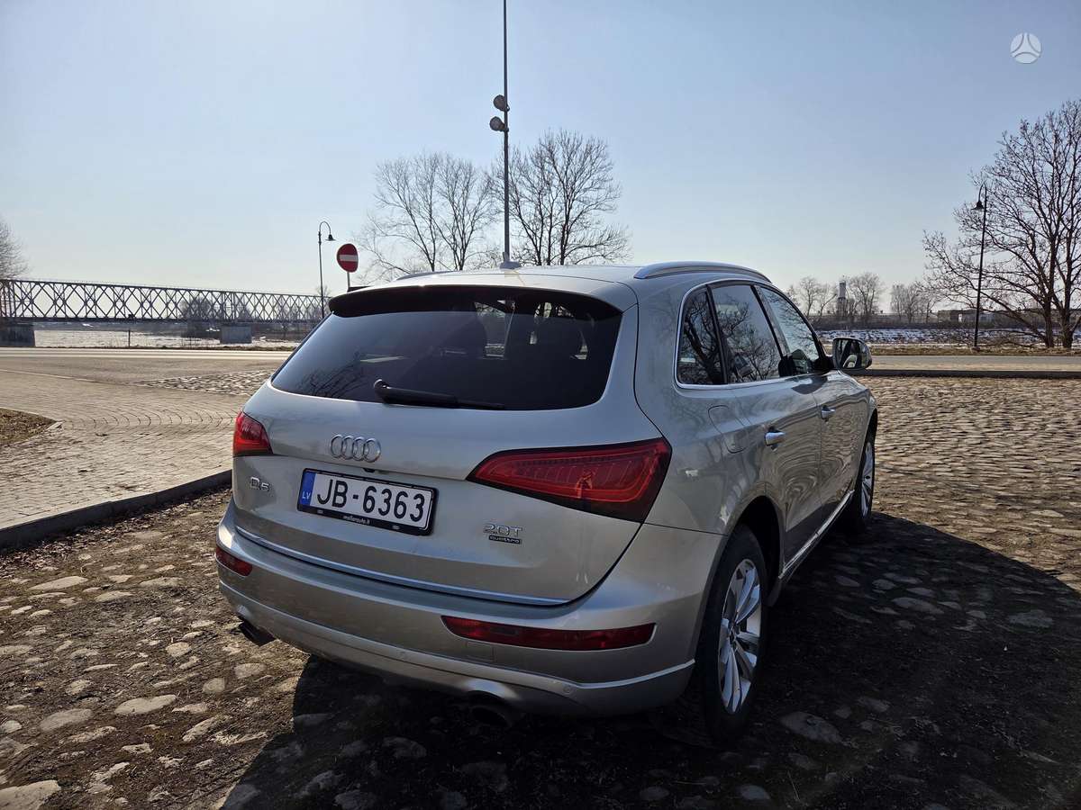 Audi Q5, 2.0 l., off-road / crossover