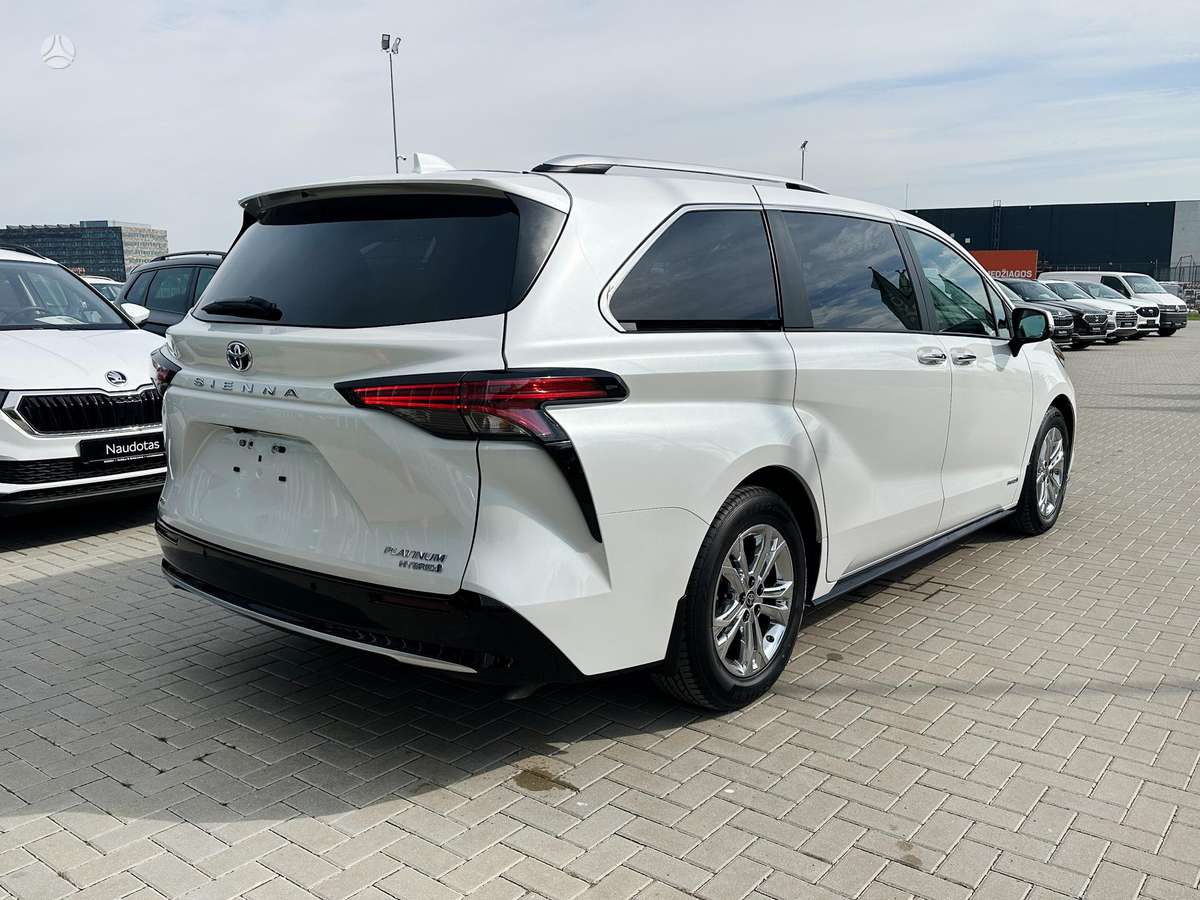 Toyota Sienna - 3