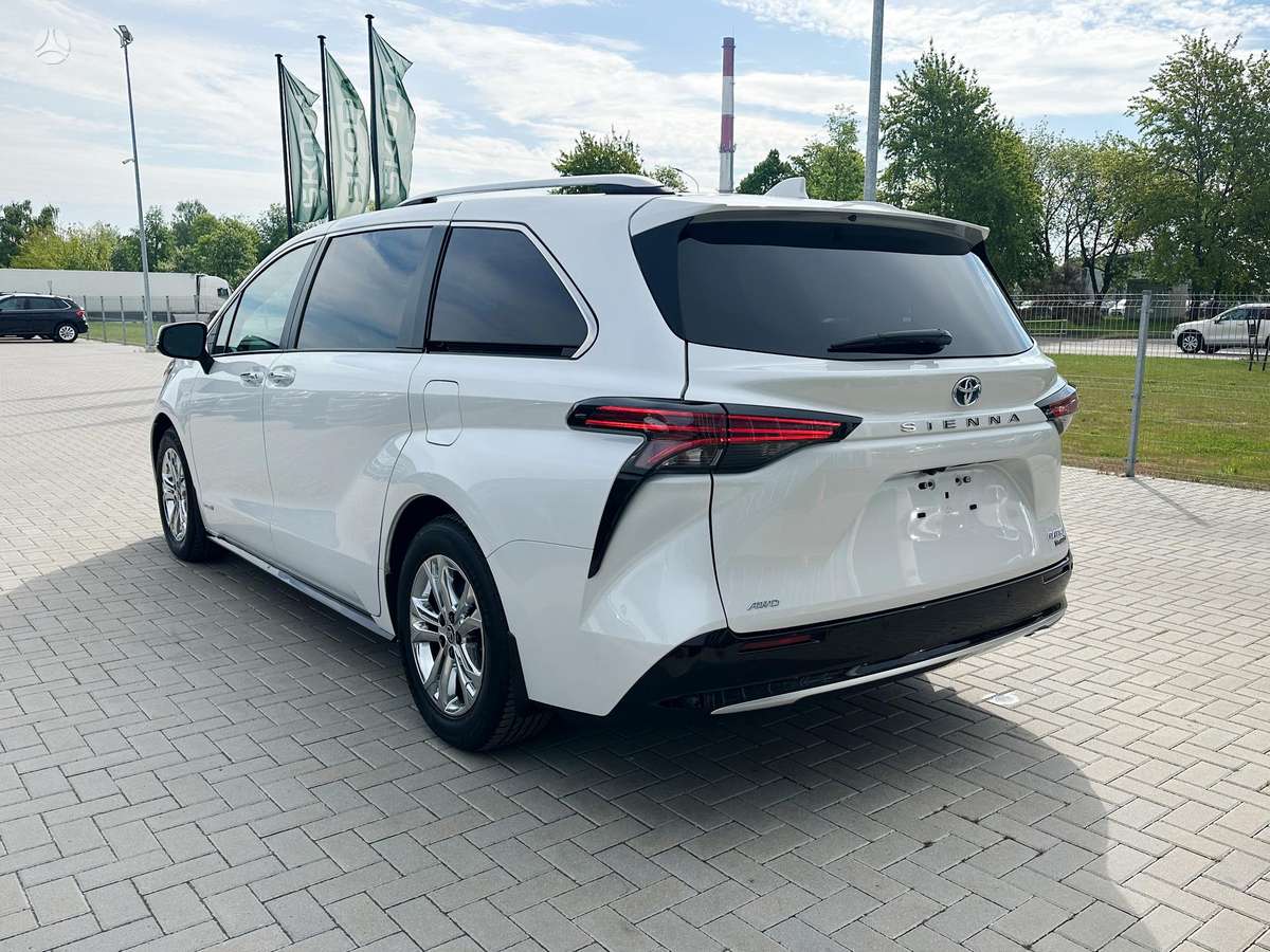 Toyota Sienna - 4