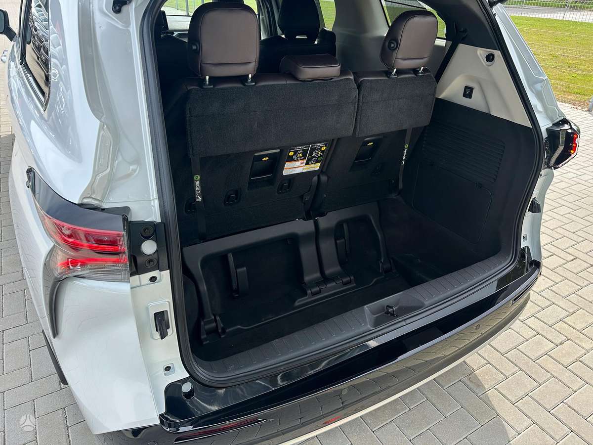 Toyota Sienna - 7