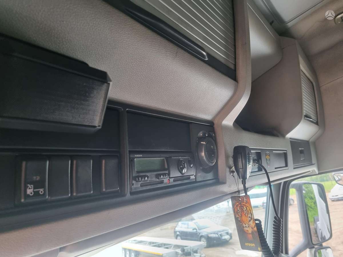 Volvo FH, double sleeper