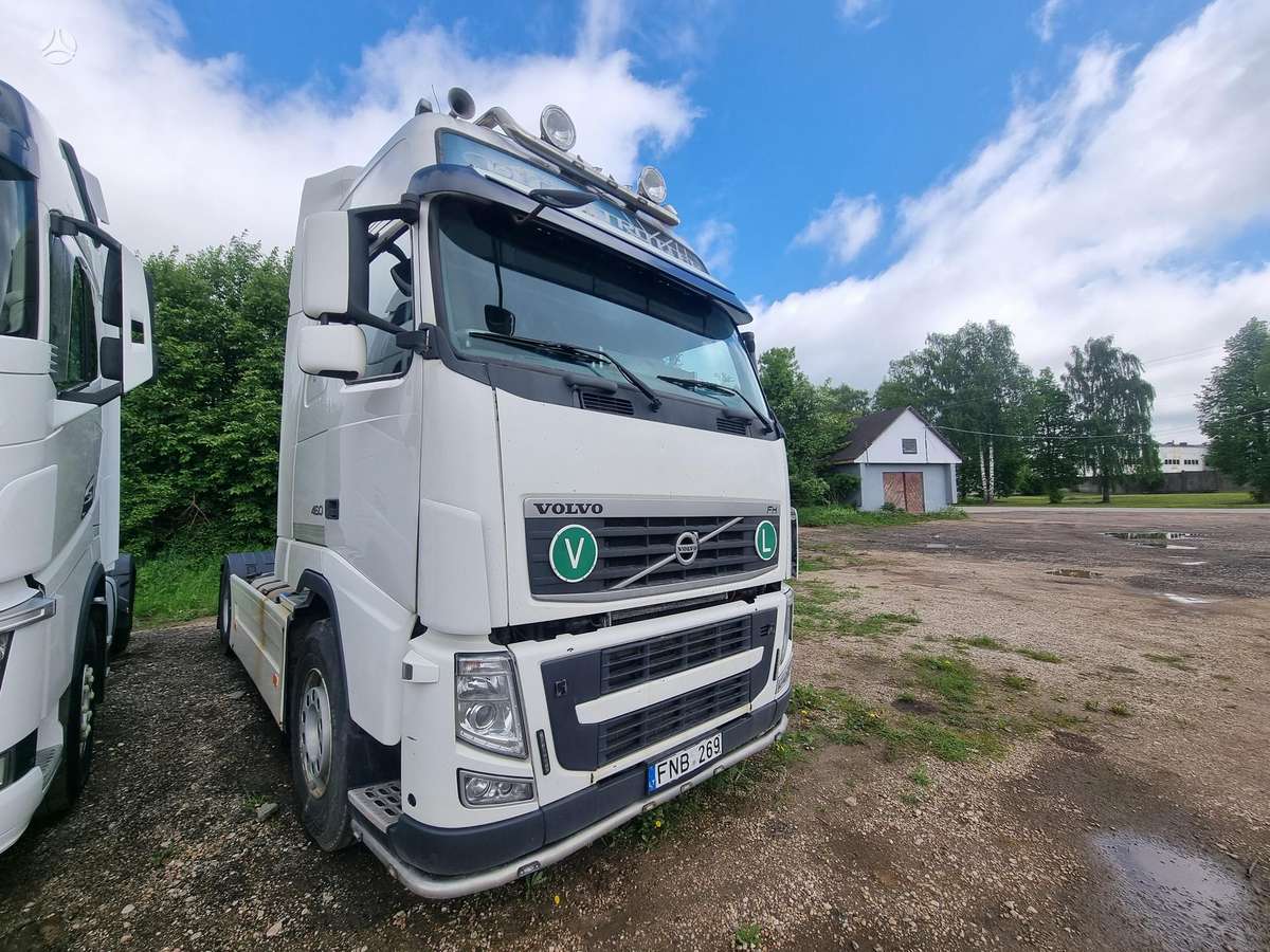 Volvo FH, double sleeper