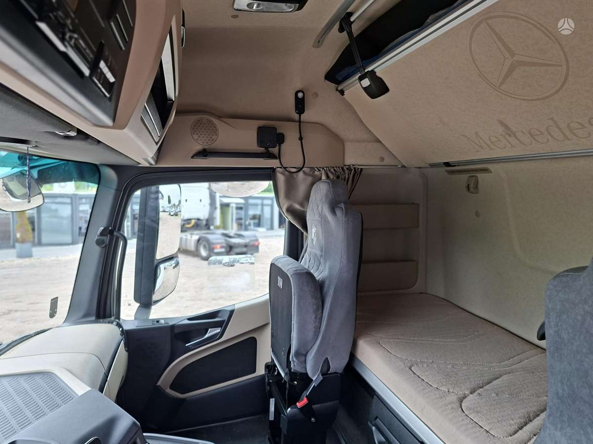 Mercedes-Benz Actros, double sleeper