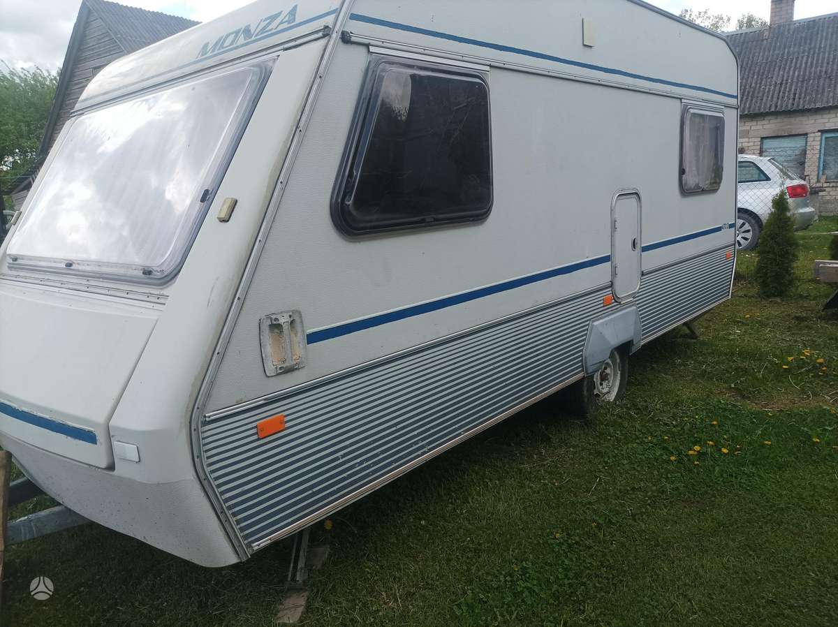 -Kita- Monza 407D, caravans
