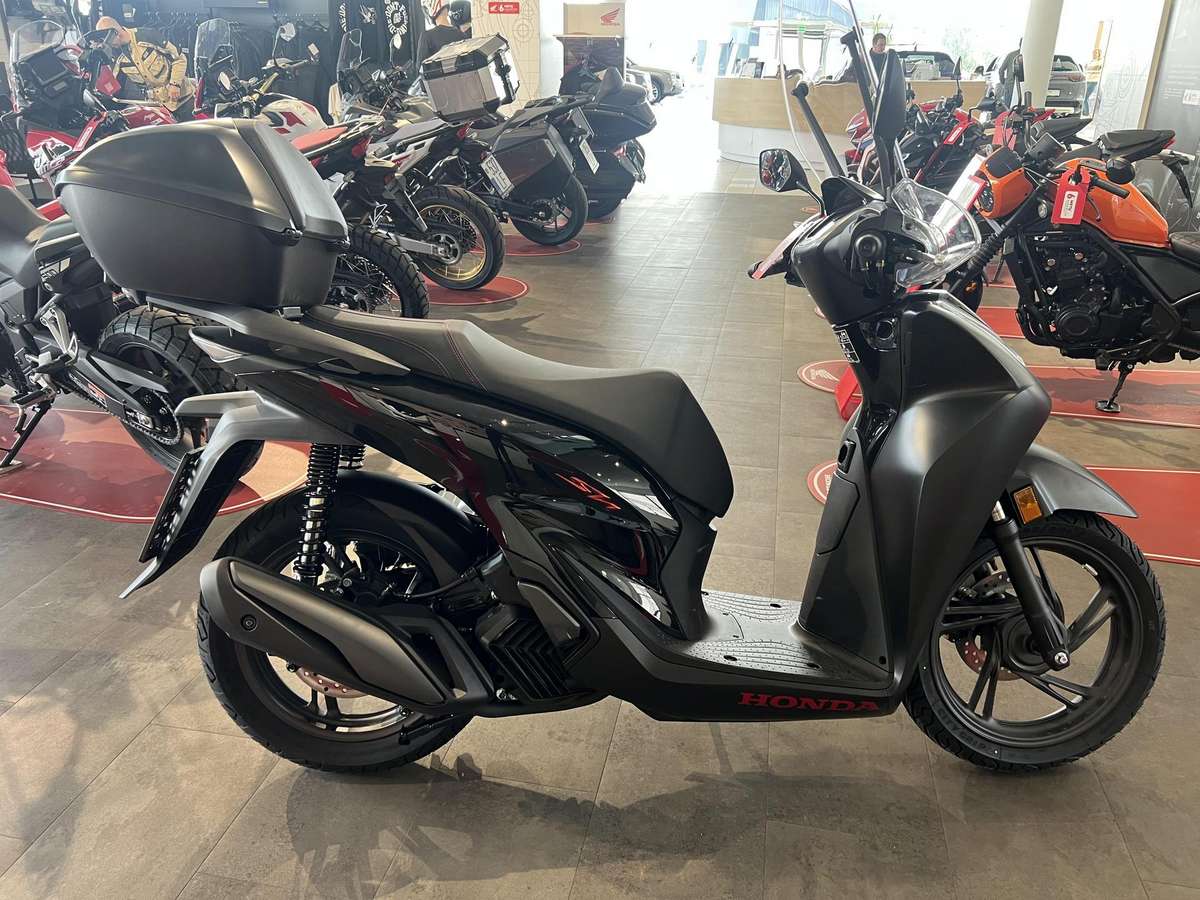 Honda SH 125cc, мотороллеры / мопеды