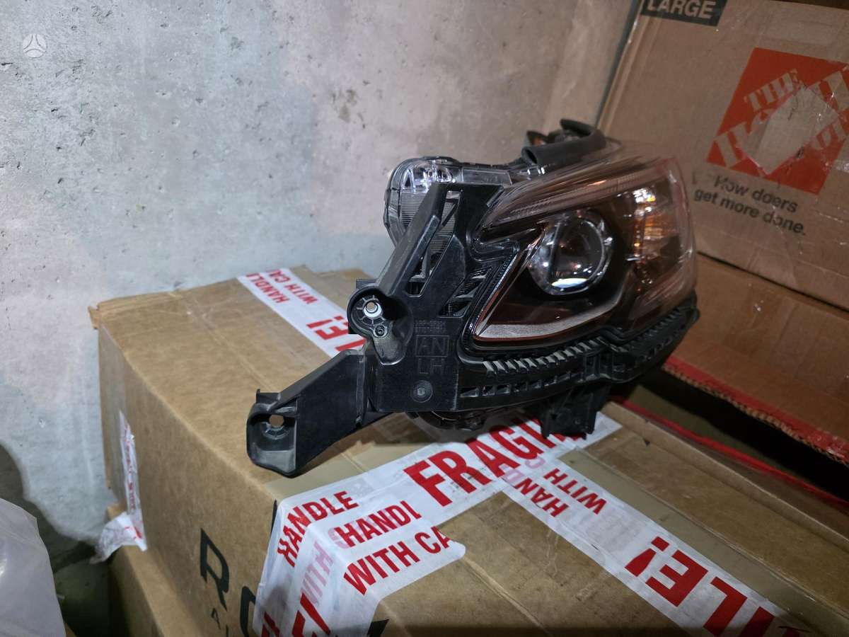 Subaru Outback gaismas