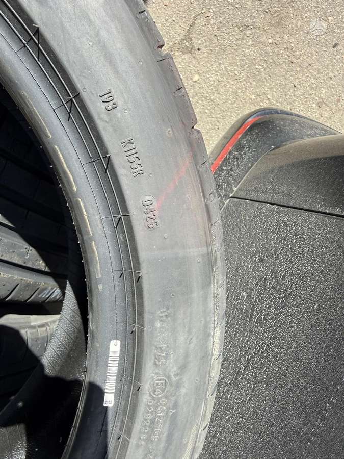 Pirelli PZero PZ5 26m, летние 225/45 R18